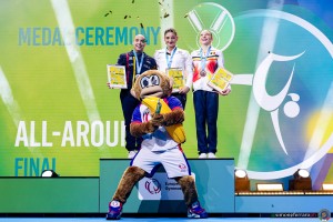 wag aa f podium sfe08335 copia simone ferraro ph